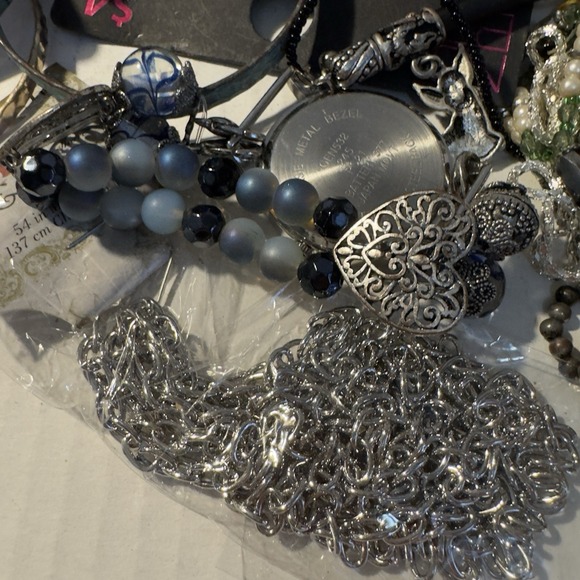 4 Lb Mixed Jewelry Modern Vintage crafter lot mismatched broken Some Wearable - Picture 3 of 7